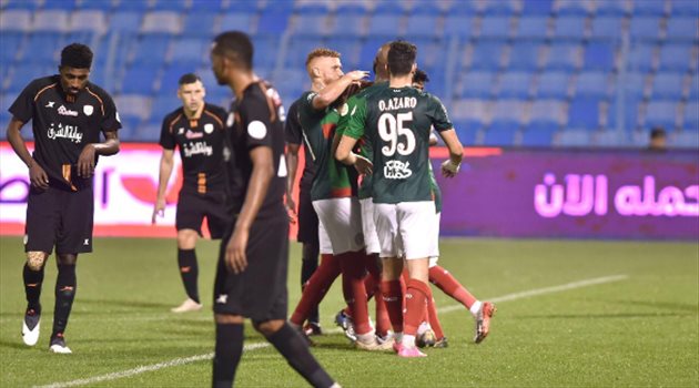 "سعودي سبورت" يكشف تفاصيل أزمة مهاجم الاتفاق والتهديد بفسخ العقد