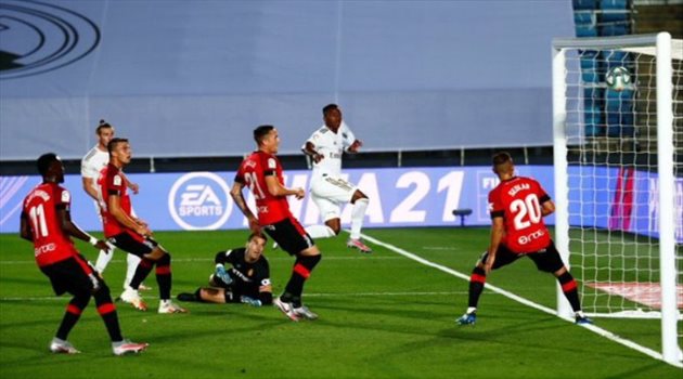 مكافأة زيدان للاعبي ريال مدريد بعد الفوز على مايوركا