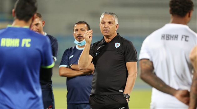 كأس الملك| مدرب أبها يكشف تفاصيل حديثه مع لوشيسكو ويبارك للهلال