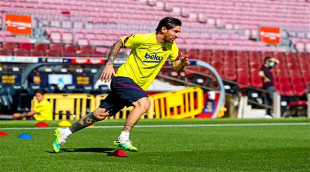 ميسي يعود لتدريبات برشلونة على ملعب كامب نو