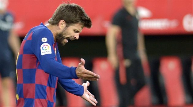 بسبب نجم ريال مدريد.. بيكيه يحقق "رقم سلبي تاريخي" في مباراة برشلونة وإشبيلية