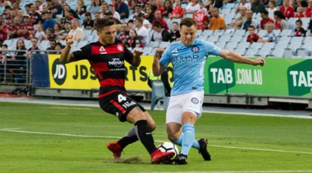 "التهديد الأكبر على كرة القدم".. كورونا يهزم الدوري الأسترالي