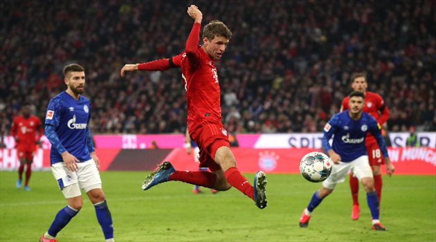 بايرن ميونيخ يضرب شالكة بخماسية.. ويقترب من صدارة الدوري الألماني