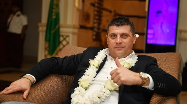 صور| ميلويفيتش يصل جدة ويقود المران الأول مع الأهلي