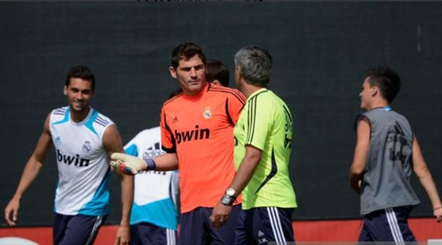  إيكر كاسياس يثير الجدل بتصريح ناري حول الممر الشرفي بين ريال مدريد وبرشلونة