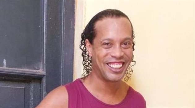 كواليس الليلة الأولي لرونالدينيو في السجن