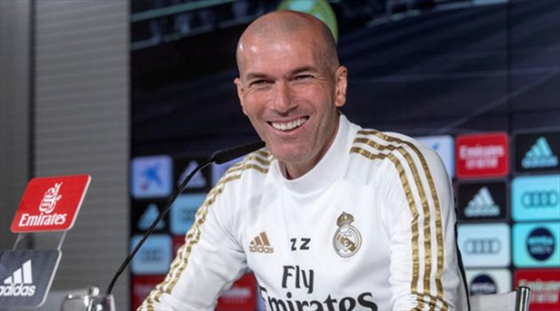 زيدان يقتحم قائمة عمالقة ريال مدريد ويعادل أسطورة التدريب