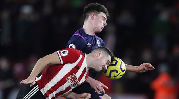 "VAR" في الواجهة مجددا.. لاعب وست هام المتضرر يعطي تلميحا خطيرا حول ليفربول