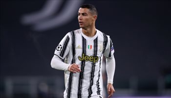 كريستيانو رونالدو نجم مانشستر يونايتد السابق يتغنى برونالدو: "يعلم أنه الأفضل في التاريخ"