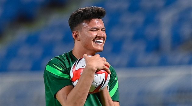 عبد الله الحمدان المنتخب الأولمبي عبد الله الحمدان يواجه الجماهير بعد قرار مانشيني ..انتقادات حادة