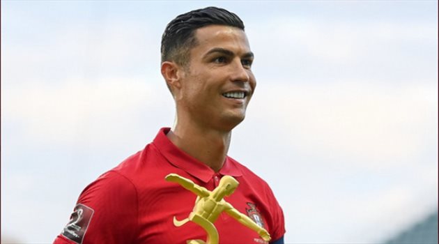 هل يستمر الدون في الملاعب حتى سن الأربعين؟.. روني يجيب