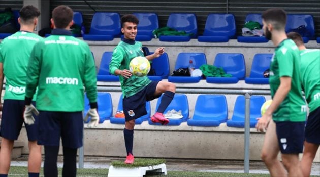 القادسية يهدد طموحات الأهلي ويقترب من خطف جوهرة ضمك