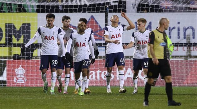 توتنهام يعطل انتقال نجمه إلى سان جيرمان.. "السبب ليس مورينيو"