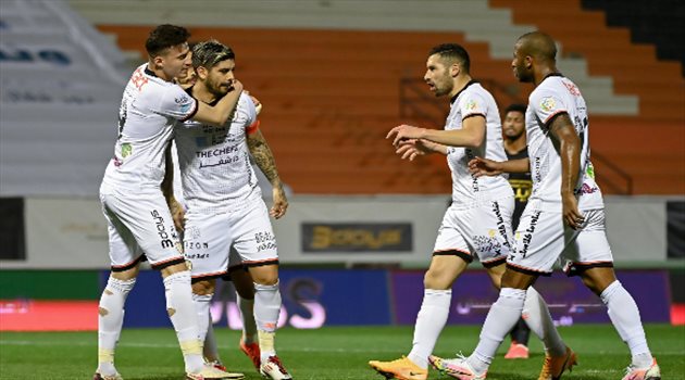 فيفا "يصدم" الشباب.. عقوبات "مرتقبة" بسبب خالد البلطان!