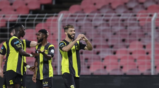 الاتحاد يتحدى "الأمطار" ويقتحم المربع الذهبي بفوز صعب أمام ضمك