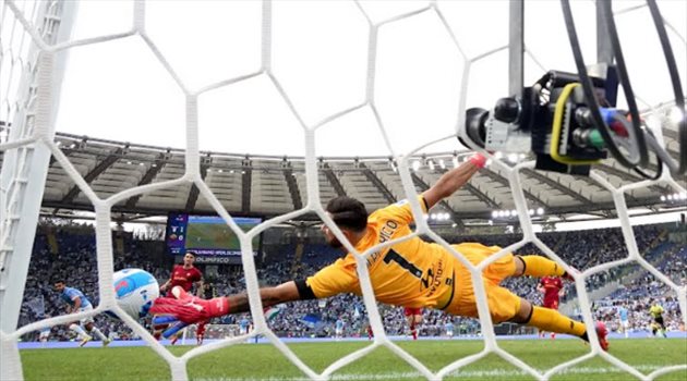 ذئاب مورينيو تسقط في ديربي روما أمام لاتسيو بثلاثية مثيرة