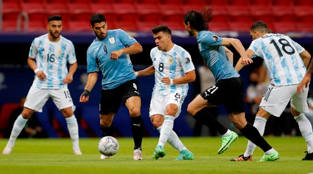 نجم الأرجنتين يكشف سر الفوز أمام أوروجواي.. ويوجه رسالة إلى ميسي