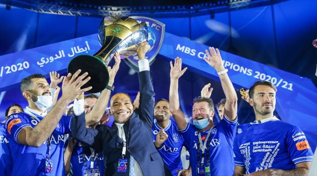 مفاجأة.. مدرب "الطوارئ" في الهلال بديلا لمينيز في النصر