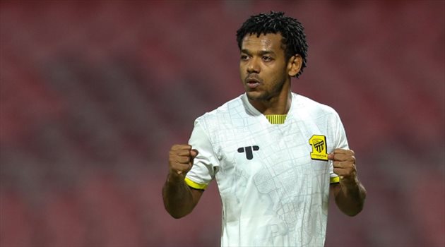 جماهير الاتحاد "تحاصر" رومارينيو.. والبلوي يثير الجدل