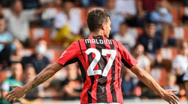 الحفيد يواصل مسيرة العائلة.. مالديني يضع ميلان على قمة الدوري الإيطالي