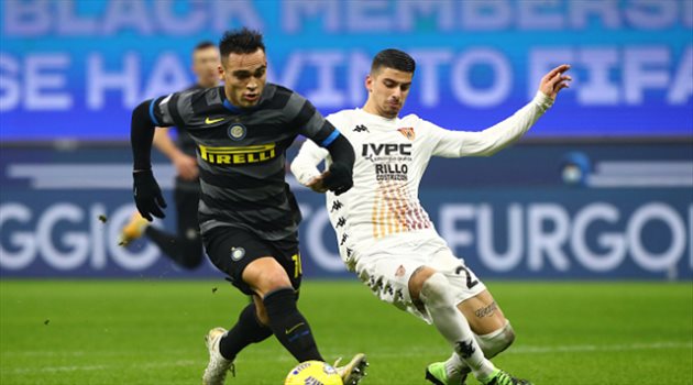 إنتر يكشر عن أنيابه.. ويكتسح بينفينتو برباعية في الدوري الإيطالي