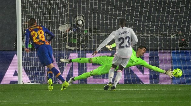 مفاجأة.. مدرب ريال مدريد يكشف عن المرشح للفوز بـكلاسيكو الأرض