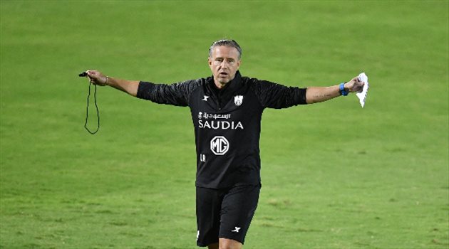 ريجيكامب يفاجئ نجوم الأهلي.. "تصرف غير متوقع بعد ضرب الشرطة"