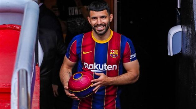 أجويرو يعلن عودته لكرة القدم بعد الاعتزال رغم مرض القلب 