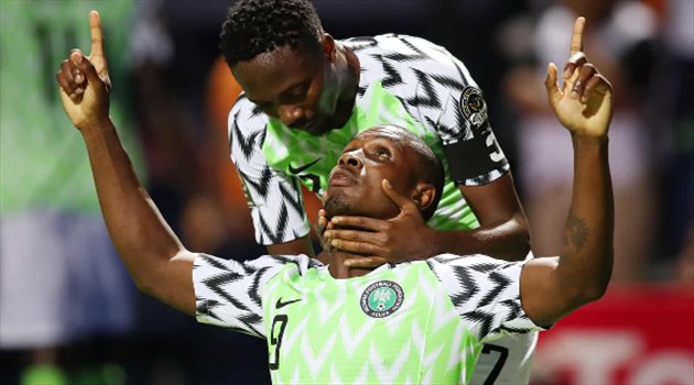 إيجالو مع أحمد موسى.. مفاجأة "تسعد" نجم الشباب قبل مباراة النصر