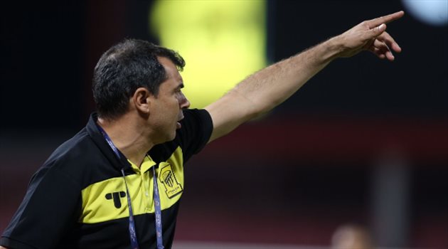 رد عاجل من مدرب الاتحاد على رحيله وتصريح مثير عن دوري المحترفين