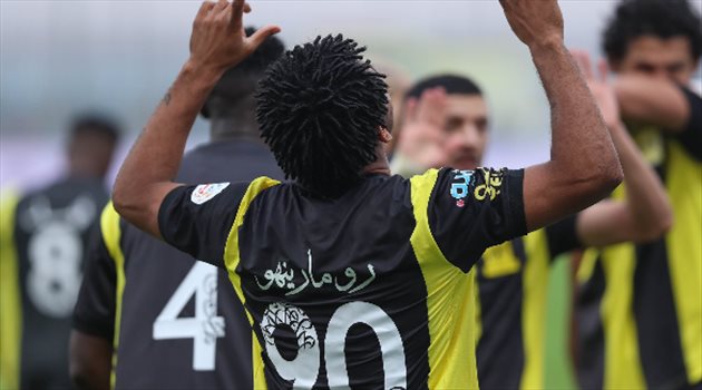 رومارينهو ..جوهرة برازيلية تتلألأ مع كتيبة النمور