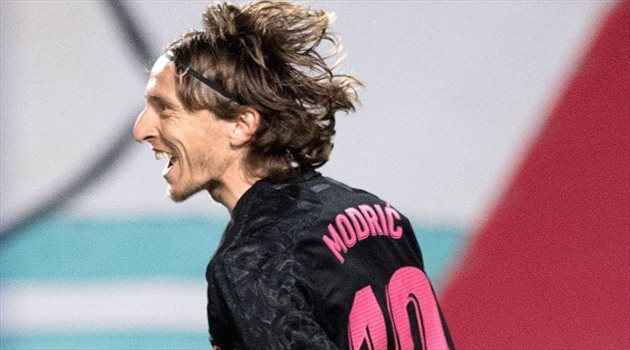 تفاصيل مثيرة في تجديد عقد مودريتش مع ريال مدريد