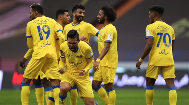 النصر وبيتروس صورة| "تجديد نجم النصر".. إعجاب مدافع الهلال وتعليق بيتروس