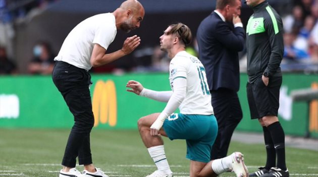 جوارديولا وجريليش جوارديولا يعاقب نجوم مانشستر سيتي بالاستبعاد من المشاركة