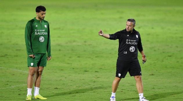 ريجيكامب "يحرض" السومة على الرحيل من الأهلي.. ويتذكر الهلال