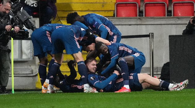 مفاجأة| النصر يخطف نجم أرسنال.. "مينيز يحسم الصفقة بنفسه"