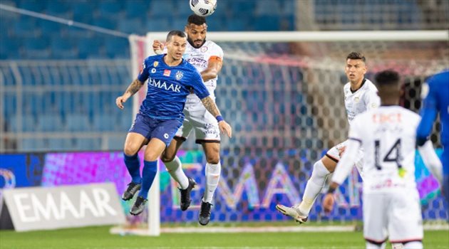 قبل التوقيع بلحظات.. "فشل" صفقة الهلال والشباب "التبادلية"