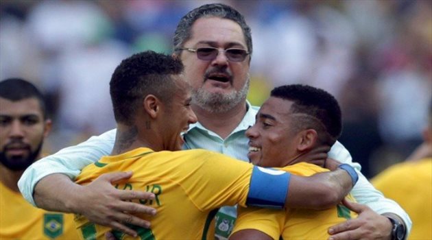 نيمار "يسخر" من الهلال.. ويدعم ميكالي!