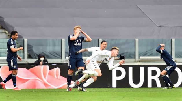 يوفنتوس يعلن رسميا تفاصيل صادمة في إصابة نجمه الخطيرة