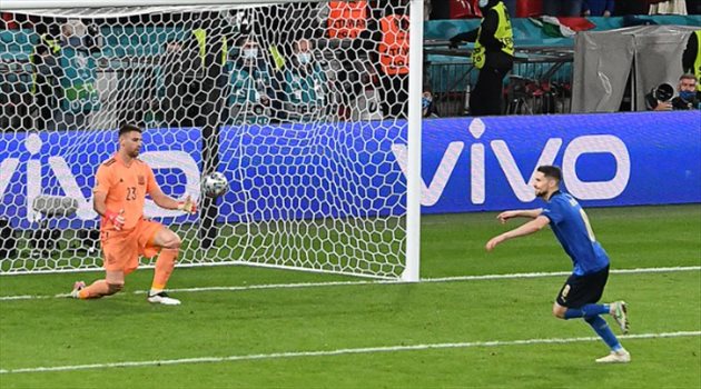 جورجينيو ينفي أكاذيب برشلونة ويصدم تشافي بقوة 