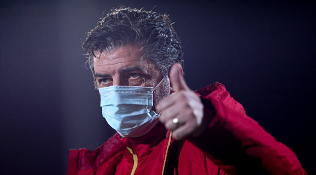 "الهلال يتعاقد مع روي فيتوريا".. الحقيقة الكاملة