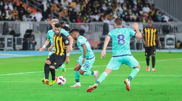 الاتحاد يفاوض نجم الأهلي.. صفقة مجانية