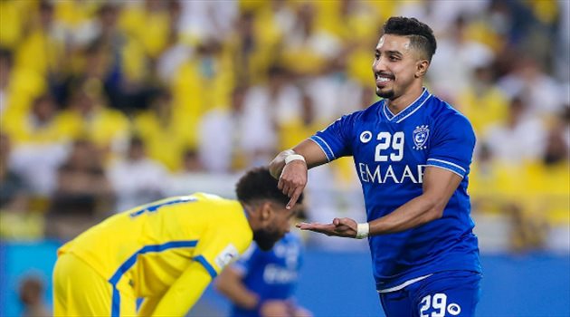 عرض إماراتي مفاجئ إلى سالم الدوسري.. ونجم الهلال يرد