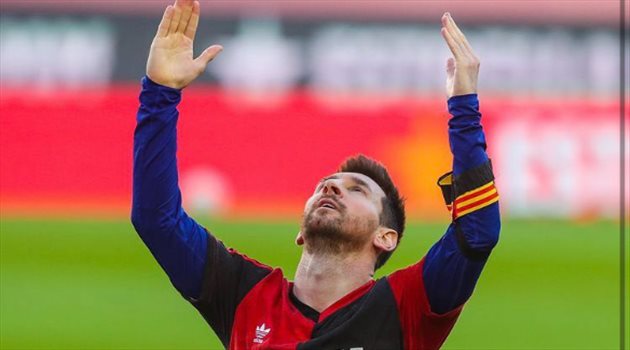 الصدفة أجبرت ميسي على الاحتفال الشهير بقميص مارادونا 