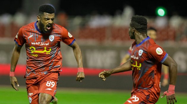 مفاجأة.. صفقة تبادلية تضمن انتقال شراحيلي إلى الشباب