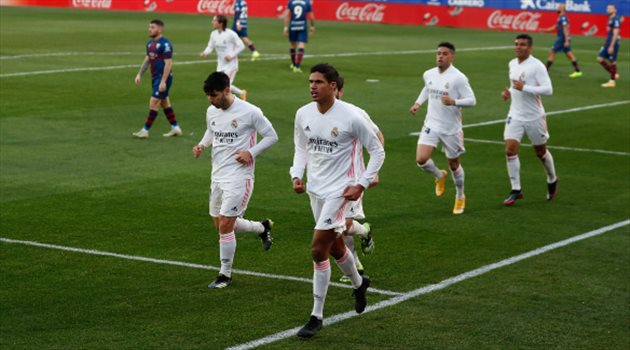 فاران من مباراة ريال مدريد وهويسكا أول تعليق من فاران.. "بعد إنقاذ ريال مدريد أمام هويسكا"