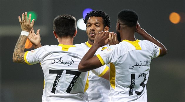 الاتحاد يحسم صفقة جديدة.. و"يقترب" من نجم الأهلي المصري