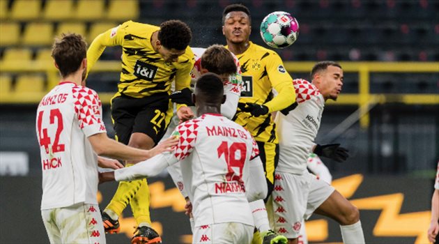 "ضربة جزاء ضائعة وهدف ملغي".. دورتموند يلقي بنفسه في فخ ماينز