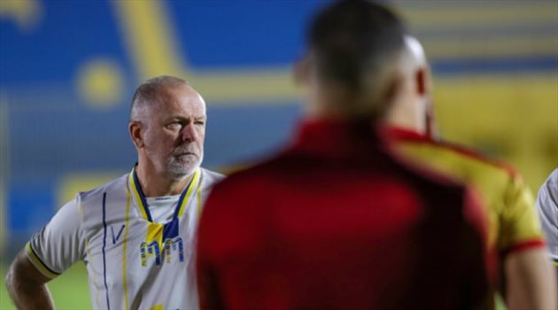 مينيز يعلق على سقوط النصر: لن نستسلم أبدا