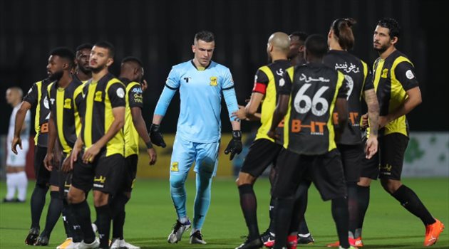 كارثة.. فيفا "يعاقب" الاتحاد بـ16 مليون ريال